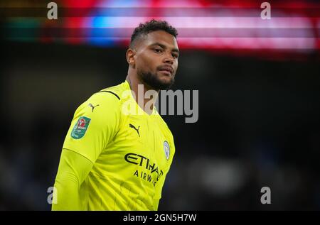 Manchester, Royaume-Uni. 21 septembre 2021. Le gardien de but Zack Steffen de Man City lors du match de la Carabao Cup entre Manchester City et Wycombe Wanderers au Etihad Stadium, Manchester, Angleterre, le 21 septembre 2021. Photo d'Andy Rowland. Crédit : Prime Media Images/Alamy Live News Banque D'Images