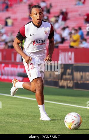 Jules Kounde de Sevilla CF pendant le match de la Liga Santader entre Sevilla CF et Valencia CF à Ramon Sanchez Pizjuan à Séville, Espagne, le 22 septembre 2021. Banque D'Images