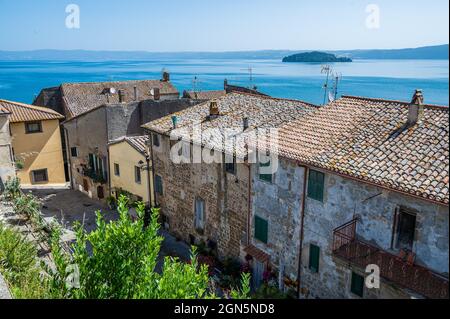 Le paysage urbain de l'ancien village de Marta, sur la rive du lac Bolsena en Italie Banque D'Images