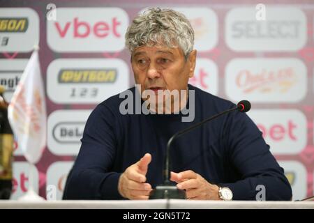 KIEV, UKRAINE - 22 SEPTEMBRE 2021 - l'entraîneur en chef du FC Dynamo Kyiv Mircea Lucescu parle avec la presse après le match de la Super coupe ukrainienne contre le FC Shakhtar Donetsk qui a apporté la défaite à son équipe 3:0, Kiev, capitale de l'Ukraine crédit: UKRINFORM/Alay Live News Banque D'Images