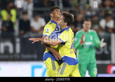 Federico Chiesa, le joueur italien de Juventus, célèbre après avoir marquant un but lors de la série Un match de football entre Spezia et Juventus au stade Alberto Picco, la Spezia, en Italie, le 22 2021 septembre. Banque D'Images