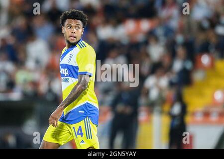 Le milieu de terrain américain de Juventus Weston McKennie regarde pendant la série Un match de football entre Spezia et Juventus au stade Alberto Picco, la Spezia, Italie, le 22 2021 septembre. Banque D'Images