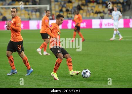 KIEV, UKRAINE - 22 SEPTEMBRE 2021 - des joueurs sont vus pendant le match de la Super coupe ukrainienne entre le FC Dynamo Kyiv et le FC Shakhtar Donetsk au NSC Olimpiyski, Kiev, capitale de l'Ukraine crédit: UKRINFORM/Alay Live News Banque D'Images