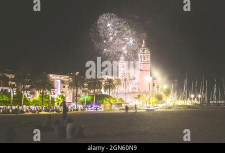 Sitges Cataluña España castillo de fuegos atlificiades de la fiesta de santa tecla 2021 Banque D'Images