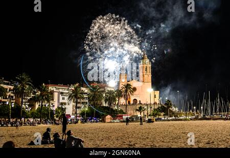 Sitges Cataluña España castillo de fuegos atlificiades de la fiesta de santa tecla 2021 Banque D'Images