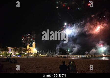 Sitges Cataluña España castillo de fuegos atlificiades de la fiesta de santa tecla 2021 Banque D'Images