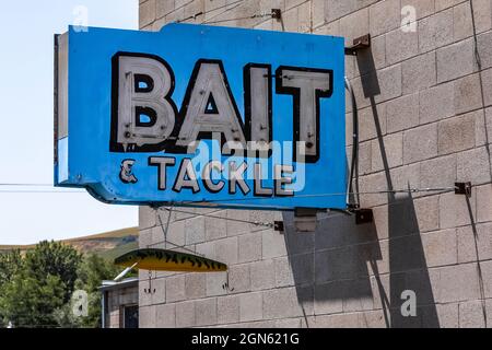 Ancien bâtiment avec enseigne appât & Tackle dans une allée à Pomeroy, État de Washington, États-Unis [aucune autorisation de propriété ; licence éditoriale uniquement] Banque D'Images