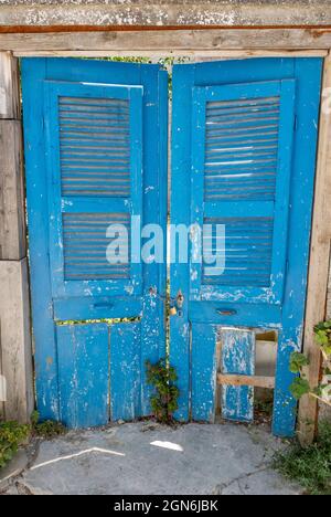 Porte chypriote traditionnelle, village d'Omodos, Chypre. Banque D'Images