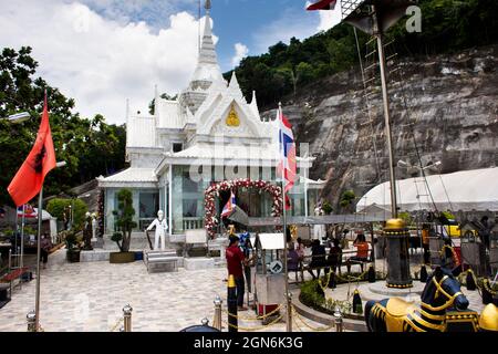 L'amiral Prince Abhakara Kiartivongse du Ministre de la Marine royale siamnoise Shrine pour les gens thaïlandais foriegn voyageurs visite respect prier à Sairee Banque D'Images