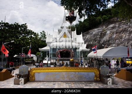 Le monument Krom Luang Chumphon ou le sanctuaire de l'amiral Prince Abhakara Kiartivongse pour les gens thaïlandais foriegn les voyageurs visitent respect prier à Sairee B Banque D'Images