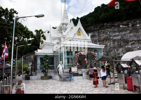 L'amiral Prince Abhakara Kiartivongse du Ministre de la Marine royale siamnoise Shrine pour les gens thaïlandais foriegn voyageurs visite respect prier à Sairee Banque D'Images