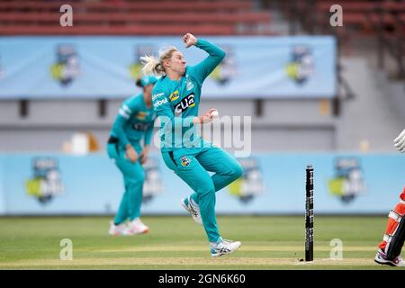 Delissa Kimmince de Brisbane Heat Bowls au cours de la semaine 1 match de cricket de la Big Bash League pour femmes entre Perth Scorchers et Brisbane Heat. Credit: Pete Dovgan/Speed Media/Alay Live News Banque D'Images