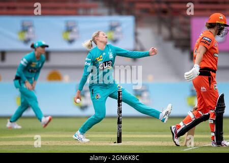 Delissa Kimmince de Brisbane Heat Bowls au cours de la semaine 1 match de cricket de la Big Bash League pour femmes entre Perth Scorchers et Brisbane Heat. Credit: Pete Dovgan/Speed Media/Alay Live News Banque D'Images