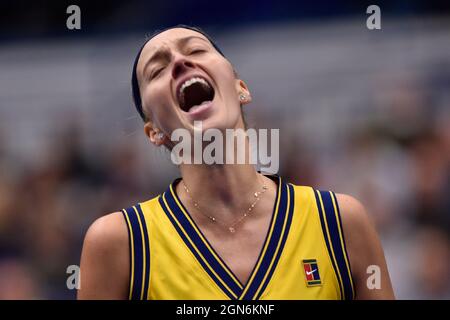 Ostrava, République tchèque. 22 septembre 2021. Petra Kvitova (CZE) grimaces lors du match contre Anastasia Potapova lors du tournoi de tennis en salle J&T Banka Ostrava Open 2021 pour femmes WTA à Ostrava, République Tchèque, le mercredi 22 septembre 2021. Crédit: Jaroslav Ozana/CTK photo/Alay Live News Banque D'Images