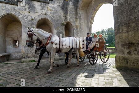 Présentation de calèches d'époque dans le château de Pierrefonds à l'occasion des Journées européennes du patrimoine. Banque D'Images