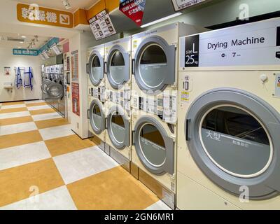 Tokyo, Japon - 23 novembre 2019 : laverie automatique locale utilisée pour laver la blanchisserie à Tokyo, Japon Banque D'Images