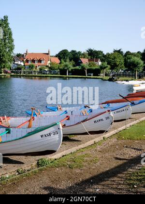 Thorpeness Meare Boating Lake - Thorpeness est un village de bord de mer dans le Suffolk est, en Angleterre, développé au début du XXe siècle en un village de vacances. Banque D'Images