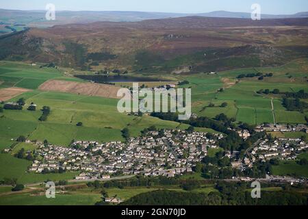 Une vue aérienne du village d'Embsay près, de Skipton, North Yorkshire, Northern England, UK Banque D'Images