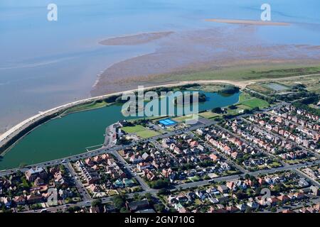 Vue aérienne sur le lac Fairhaven et la plage de Lytham St Annes, West Lancashire, North West England, Royaume-Uni Banque D'Images