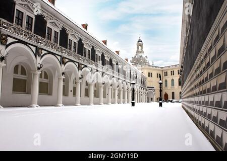 Stallhof Dresden mit Frauenkirche, im Winter, mit Schnee, Deutschland Banque D'Images