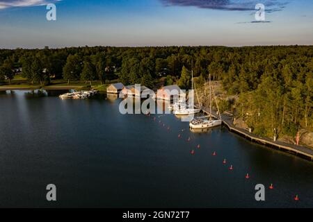 Serres et voiliers à Karingsund Banque D'Images