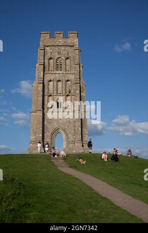 Le Glastonbury Tor sur une colline à Glastonbury, Somerset, au Royaume-Uni Banque D'Images