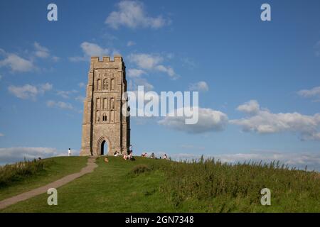 Le Glastonbury Tor sur une colline à Glastonbury, Somerset, au Royaume-Uni Banque D'Images