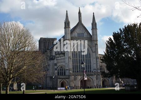 La cathédrale et le terrain de Winchester pendant l'hiver à Winchester, dans le Hampshire, au Royaume-Uni Banque D'Images