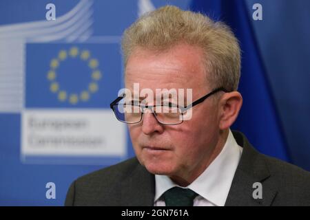 Bruxelles, Belgique. 23 septembre 2021. Janusz Wojciechowski, commissaire européen chargé de l'agriculture, assiste à une conférence de presse pour présenter la Journée européenne de l'agriculture biologique à Bruxelles, Belgique, le 23 septembre 2021. Crédit: ALEXANDROS MICHAILIDIS/Alamy Live News Banque D'Images