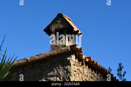 Cheminée d'une maison en pierre de carrière sur le sentier de randonnée de Port de Soller vers sa Illeta Banque D'Images