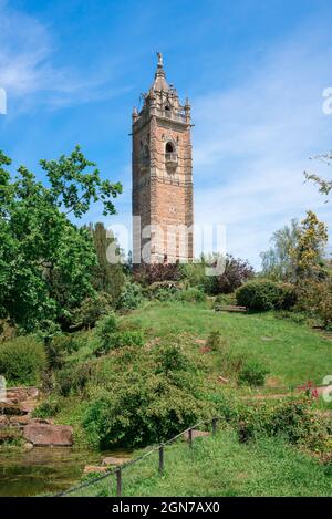 Brandon Hill Park Bristol, vue en été de Cabot Tower - une tour de l'époque victorienne située dans Brandon Hill Park au centre de Bristol, Angleterre, Royaume-Uni Banque D'Images