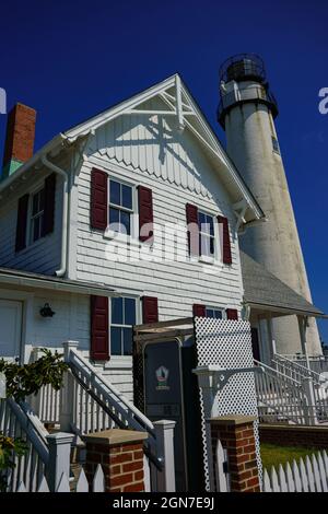 Fenwick Island, DE, États-Unis – 19 septembre 2021 : le phare de Fenwick Island est situé dans le Delaware, à la frontière du Maryland et du Delaware, le long des COA de l'Atlantique Banque D'Images