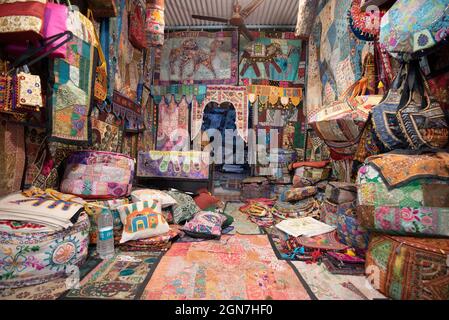 Atelier traditionnel de patchwork à Pushkar, Rajashthan, Inde Banque D'Images