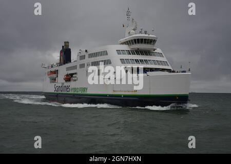 PUTTGARDEN, ALLEMAGNE - 28 août 2021 : un ferry hybride Scandlines dans une mer Baltique Banque D'Images