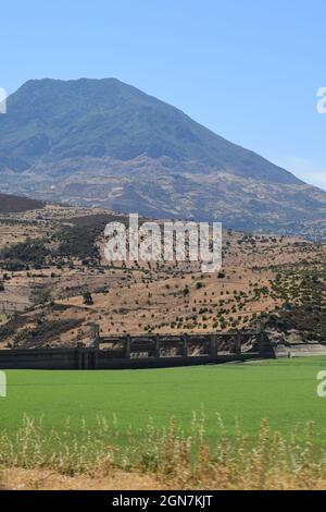 Vider le barrage Oued Laou dans le nord du Maroc Banque D'Images