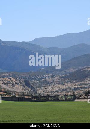 Vider le barrage Oued Laou dans le nord du Maroc Banque D'Images