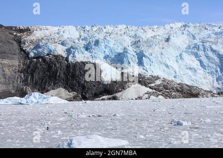 Langue des glaciers de la Sermia Eqip écrasante, Groenland Banque D'Images