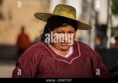 Femme indigène typique de la Puna américaine de Souht avec costume typique. Jujuy, Argentine Banque D'Images