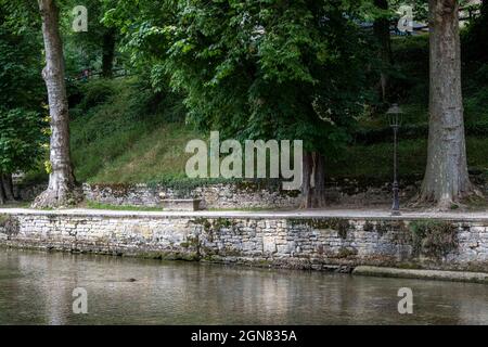 L'ancienne rive sur la rivière Beze en Côte d'Or, en Bourgogne Banque D'Images