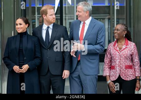 New York, États-Unis. 23 septembre 2021. Meghan, la duchesse de Sussex, le prince Harry, le maire de New York, Bill de Blasio, et l'épouse de Blasio, Chirlane McCraypose, après une visite à l'Observatoire One World au World Trade Center de New York. Credit: Enrique Shore/Alay Live News Banque D'Images