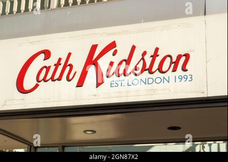 Logo Kath Kidston au-dessus d'une boutique fermée dans le centre-ville de Norwich Banque D'Images