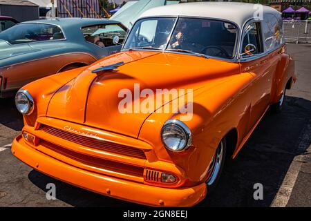 Reno, NV - 3 août 2021 : livraison de la berline Chevrolet 1951 à un salon de l'auto local. Banque D'Images