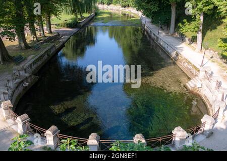 La source du fleuve Béze, Béze Côte-d'Or, Bourgogne, Bourgogne-Franche-Comté, France. Banque D'Images