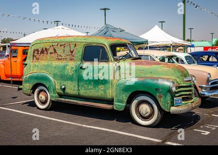 Reno, NV - le 3 août 2021 : camion à panneaux de conception Advance 1952 de Chevrolet à un salon de l'auto local. Banque D'Images