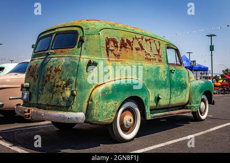 Reno, NV - le 3 août 2021 : camion à panneaux de conception Advance 1952 de Chevrolet à un salon de l'auto local. Banque D'Images