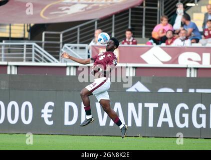 Ola Aina (Torino FC) lors de la série italienne Un match de football entre Torino FC et SS Lazio le 23 septembre 2021 au Stadio Olimpico Grande Torino à Turin, Italie - photo Nderim Kaceli Banque D'Images