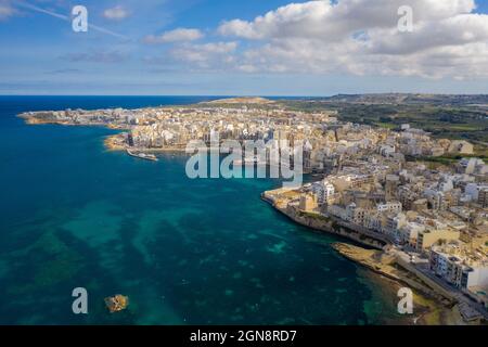 Malte, région du Nord, baie de Saint Pauls, vue aérienne de la ville côtière Banque D'Images