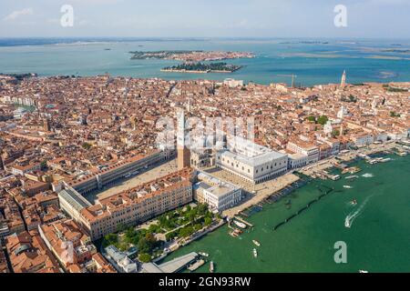 Italie, Vénétie, Venise, vue aérienne de la Piazza San Marco avec le Palais des Doges et le Campanile de Saint Marks Banque D'Images