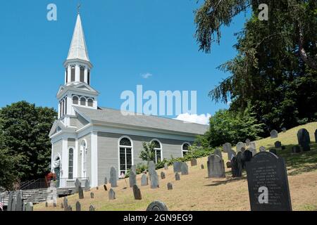 Il est le plus ancien cimetière devant l'église catholique historique Saint Bernard - Concord, ma USA Banque D'Images