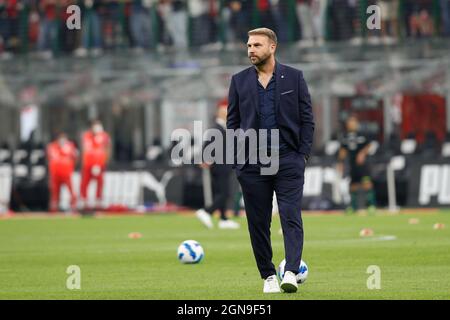 Milan, Italie. 22 septembre 2021. Italie, Milan, sept 22 2021: Paolo Zanetti (responsable de Venezia) suit ses joueurs pendant le match de football AC MILAN vs VENEZIA, série A 2021-2022 jour5, San Siro Stadium (photo de Fabrizio Andrea Bertani/Pacific Press) Credit: Pacific Press Media production Corp./Alay Live News Banque D'Images